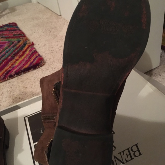 Distressed brown ankle boots - Picture 7 of 8